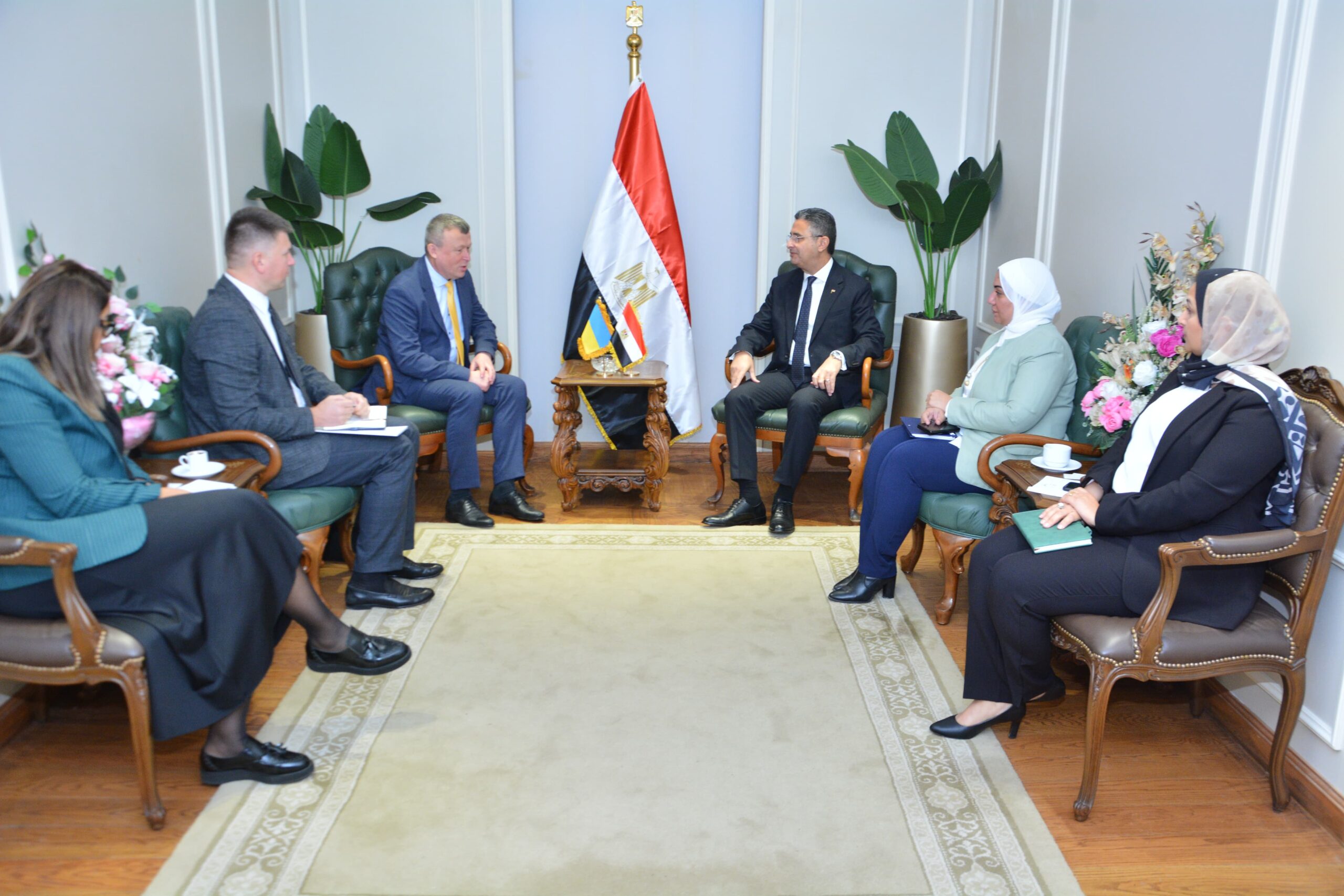 وزير التموين يعقد اجتماعًا مع السفير الأوكراني لتعزيز التعاون