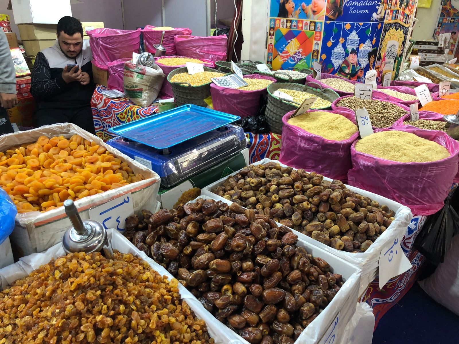 افتتاح معرض “أهلاً رمضان” بالمنصورة بتخفيضات تصل إلى 30%