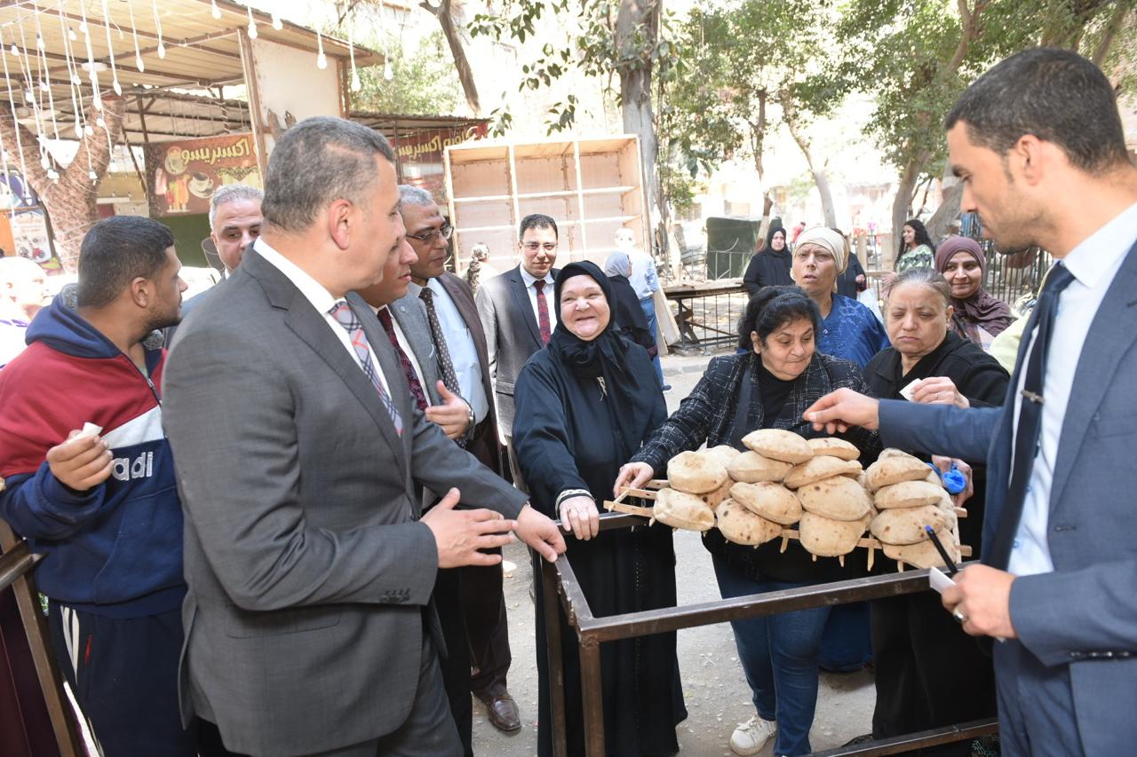 اللواء وليد أبو المجد، نائب وزير التموين فى جولة تفقدية بالقاهرة