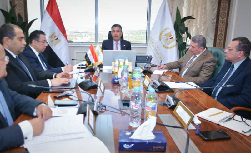 وزير التموين يؤكد على أهمية الرقابة على الذهب والمعادن الثمينة