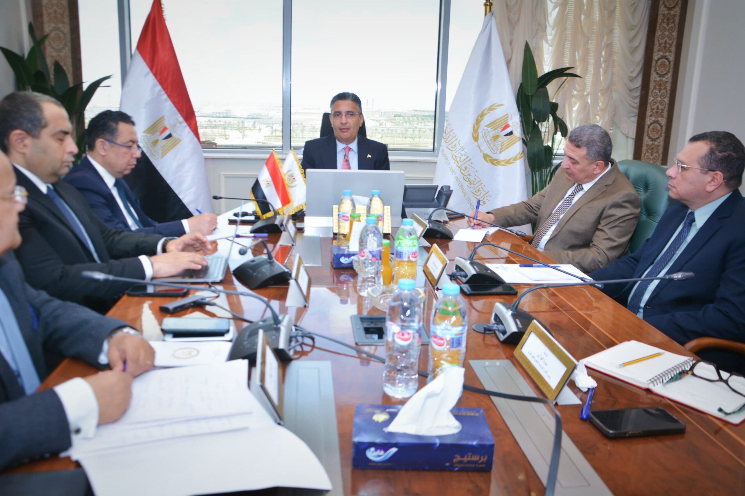 وزير التموين يؤكد على أهمية الرقابة على الذهب والمعادن الثمينة