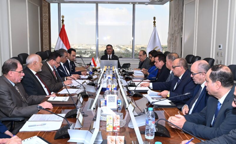 وزير التموين يجتمع مع رؤساء مجالس إدارات شركات المضارب