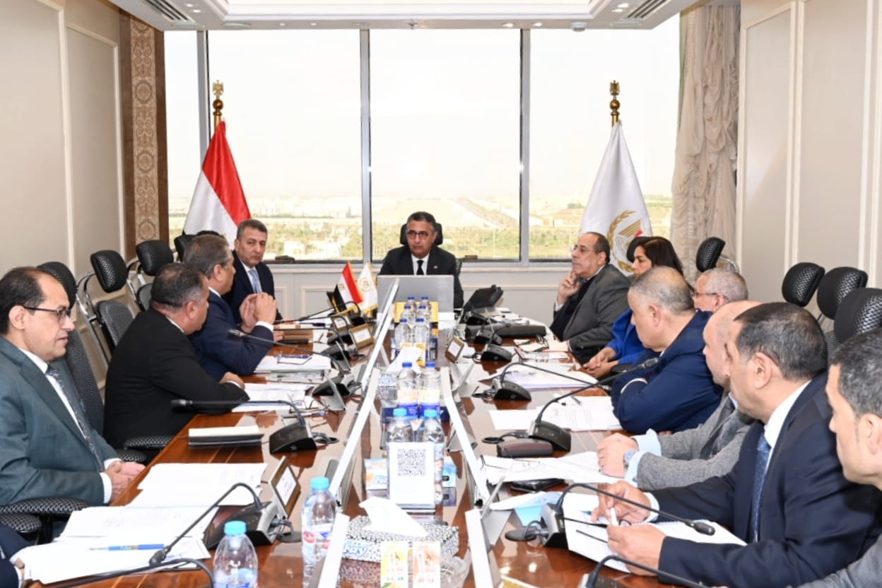 وزير التموين يعقد اجتماعًا مع الرؤساء التنفيذيين لشركات المطاحن