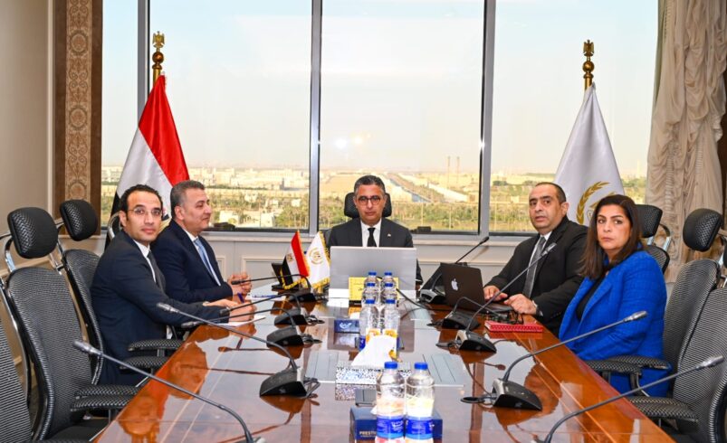 وزير التموين يجتمع مع رئيس مصلحة دمغ المصوغات والموازين