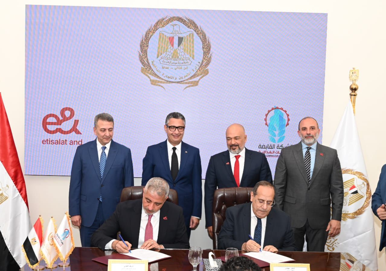 بروتوكول تعاون بين القابضة للصناعات الغذائية وشركة اتصالات «إي آند مصر»