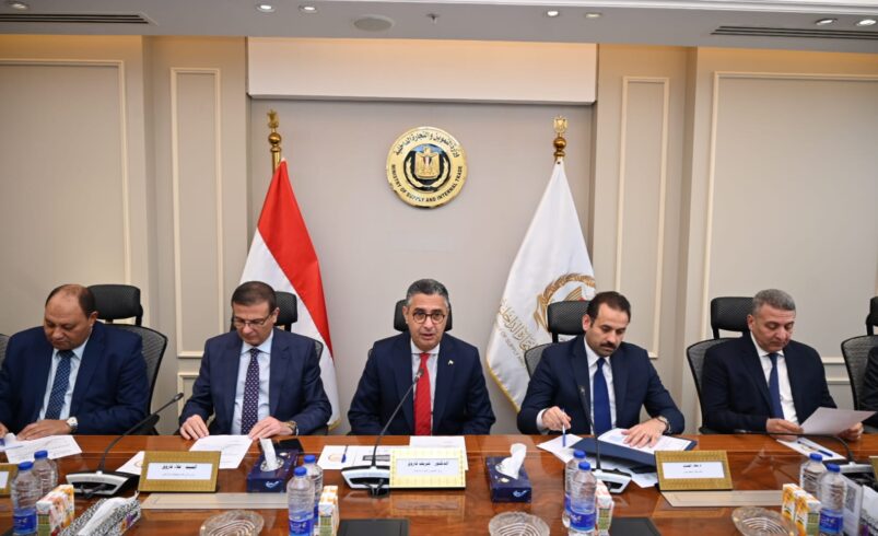 وزيرا التموين والزراعة ورئيس جهاز مستقبل مصر يبحثون مستقبل صناعة السكر
