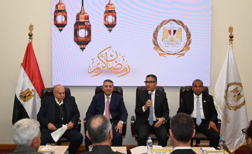 اجتماعًا موسعًا مع الاتحاد العام للغرف التجارية وكبار المنتجين والسلاسل التجارية