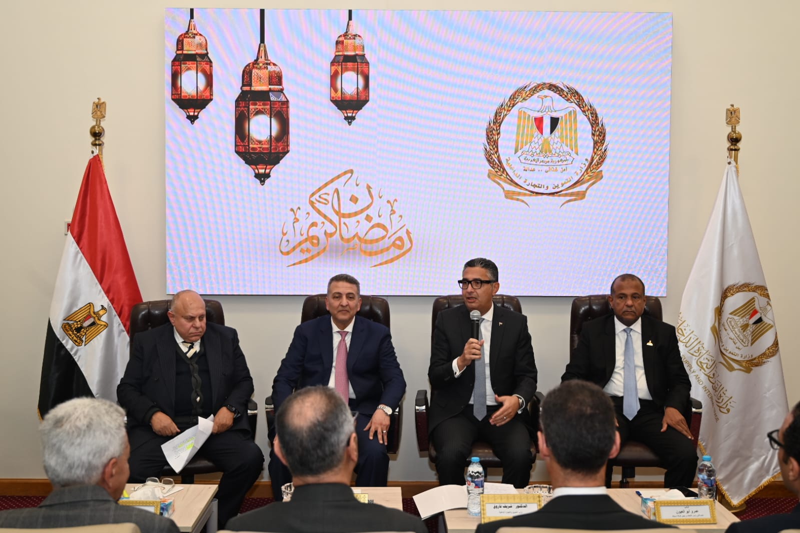 اجتماعًا موسعًا مع الاتحاد العام للغرف التجارية وكبار المنتجين والسلاسل التجارية