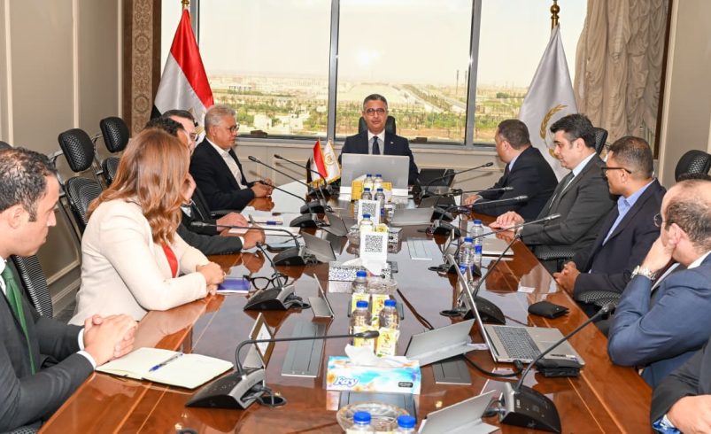 الدكتور/ شريف فاروق يبحث مع شركة أورانج مصر سبل التعاون في تنفيذ المشروع القومي “كاري أون”