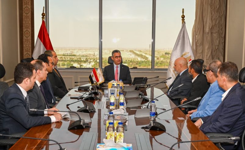 الدكتور/ شريف فاروق يبحث مع شعبة صناعة الذهب باتحاد الصناعات المصرية ملفات العمل المشتركة وجهود تطوير وتنظيم أسواق الذهب