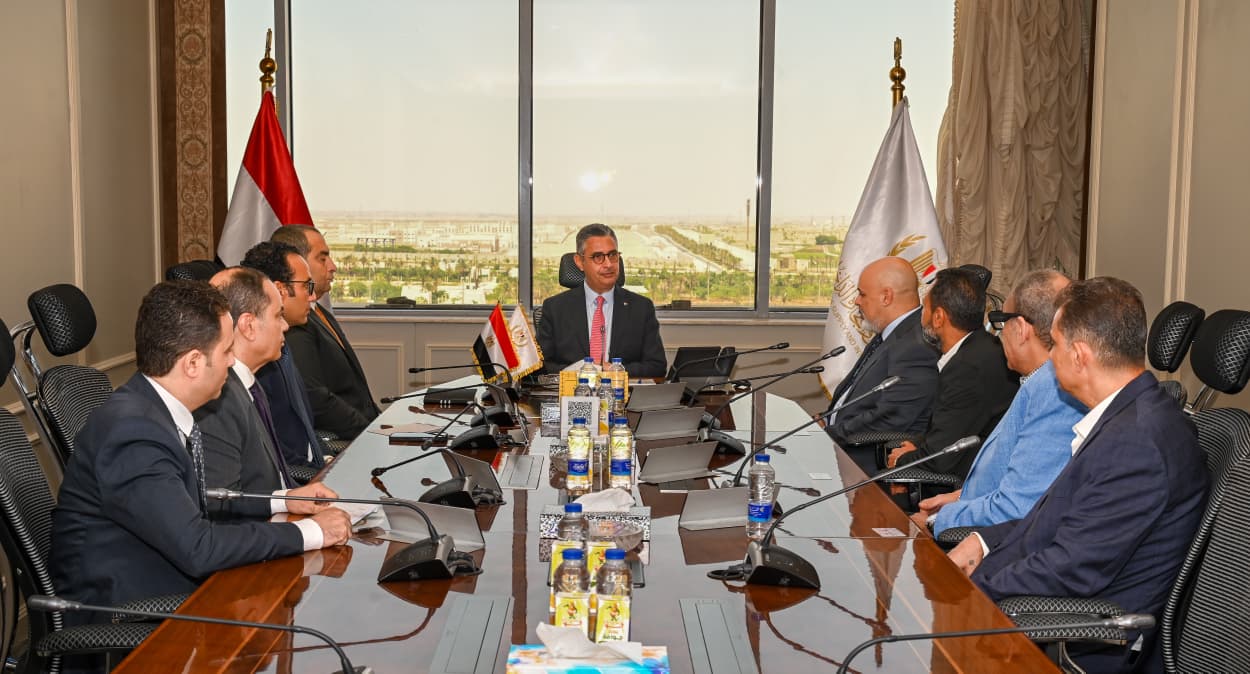 الدكتور/ شريف فاروق يبحث مع شعبة صناعة الذهب باتحاد الصناعات المصرية ملفات العمل المشتركة وجهود تطوير وتنظيم أسواق الذهب