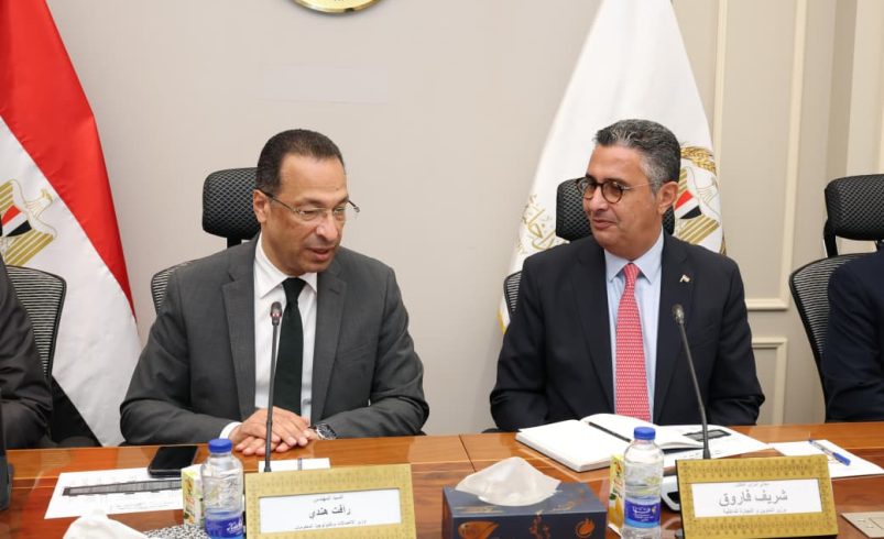 وزيرا التموين والتجارة الداخلية والاتصالات وتكنولوجيا المعلومات يعقدان اجتماعا لمتابعة منظومة كارت الخدمات الحكومية الموحد