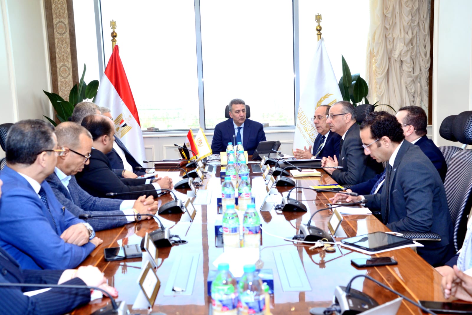 نائب وزير التموين يجتمع مع شركة “فيرنبرو جلوبال للاستثمار” وشركة GRG