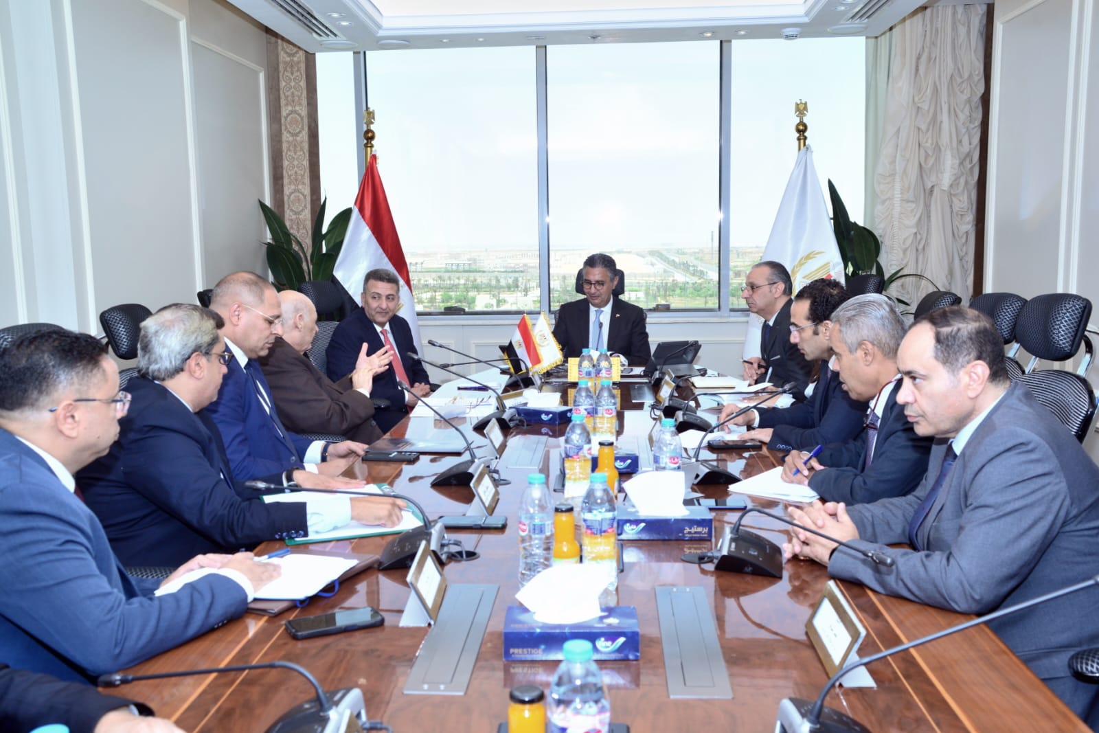 وزير التموين يعقد اجتماعًا مع رئيس الشعبة العامة للمخابز