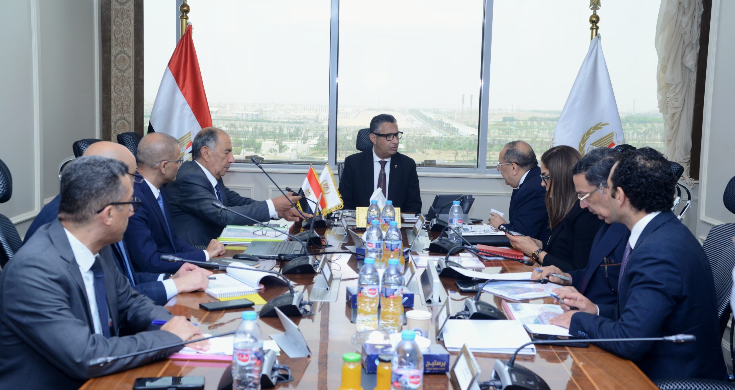 وزير التموين يجتمع مع رئيس المصرية لتجارة الجملة لمتابعة انتظام العمل