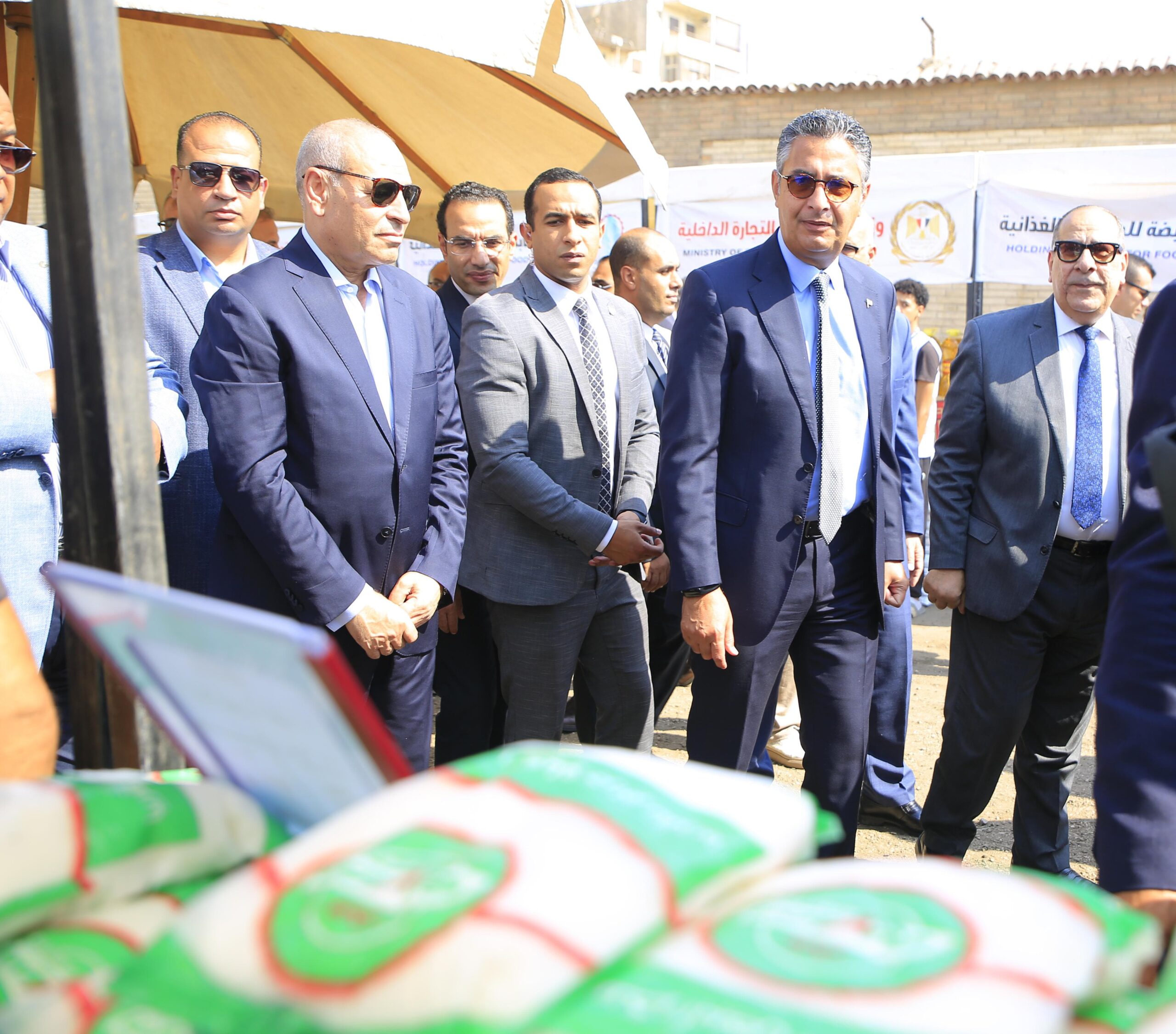 وزير التموين ومحافظ القاهرة يفتتحان سوق “اليوم الواحد” بمنطقة الجمالية