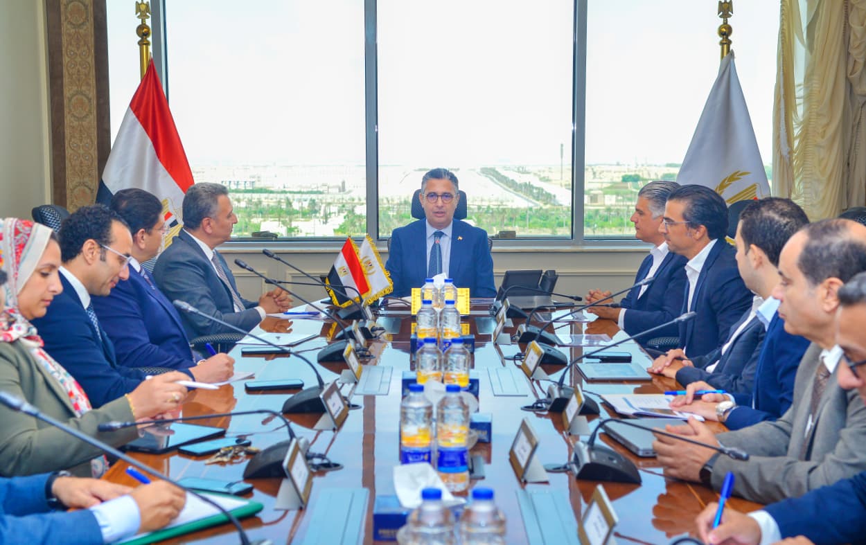 وزير التموين يلتفى بمجموعة حسن علام لمتابعة المشروع الاستراتيجي بالأقصر