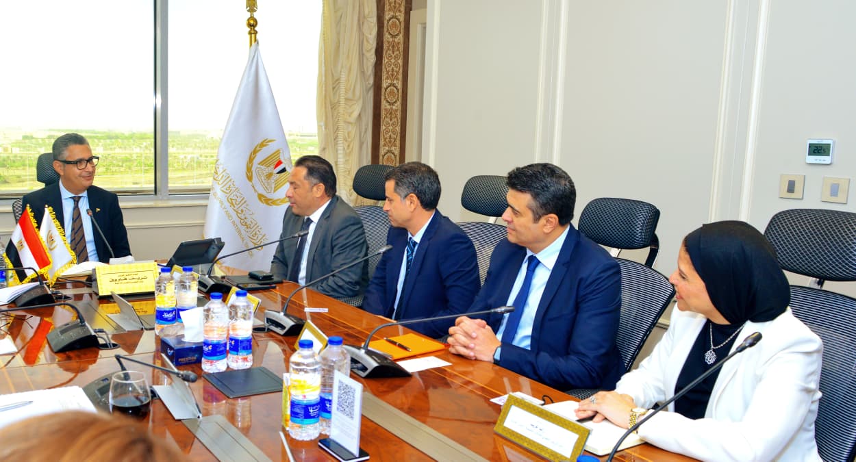 وزير التموين يبحث مع الرئيس التنفيذي لشركة “أورانج مصر” تعزيز التعاون